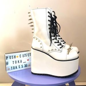 ✨🆕Dolls Kill White Spiked Platform Boots! Size 8!BNWOB!